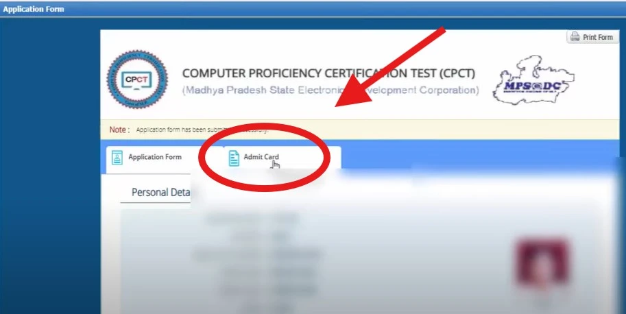Action button par click karte hi ek nayi screen aayegi. Yahan "Admit Card" likha hua tab dikhega. Use select karein.